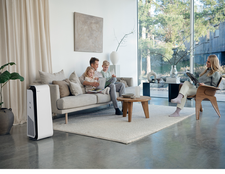 Blueair Blueair Protect 7470i in a family room